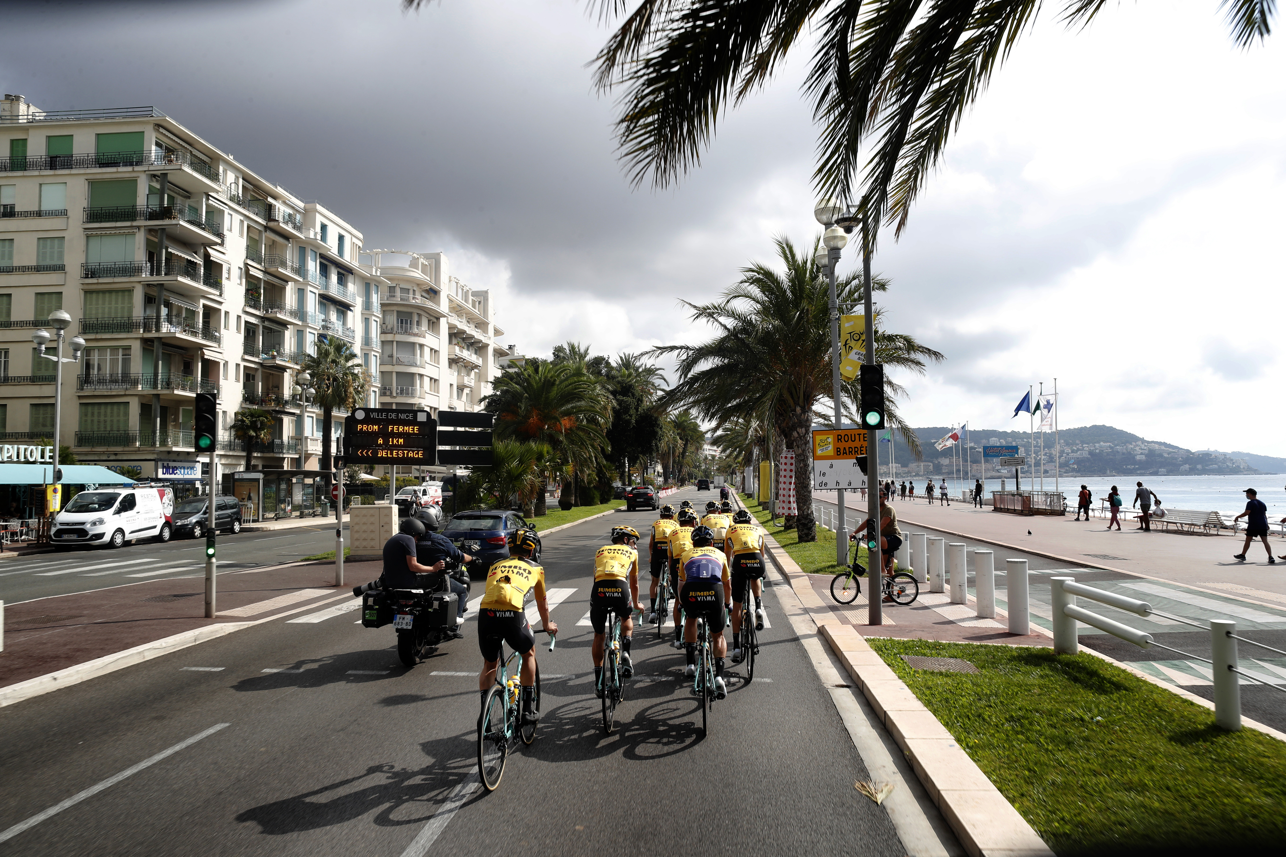 UCI relaxes COVID-19 exclusion rules at Tour de France 