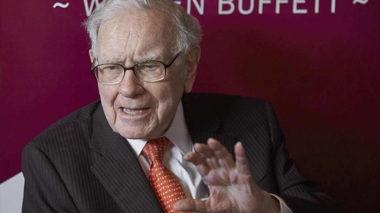 Berkshire Hathaway takes stakes in Japanese trading houses