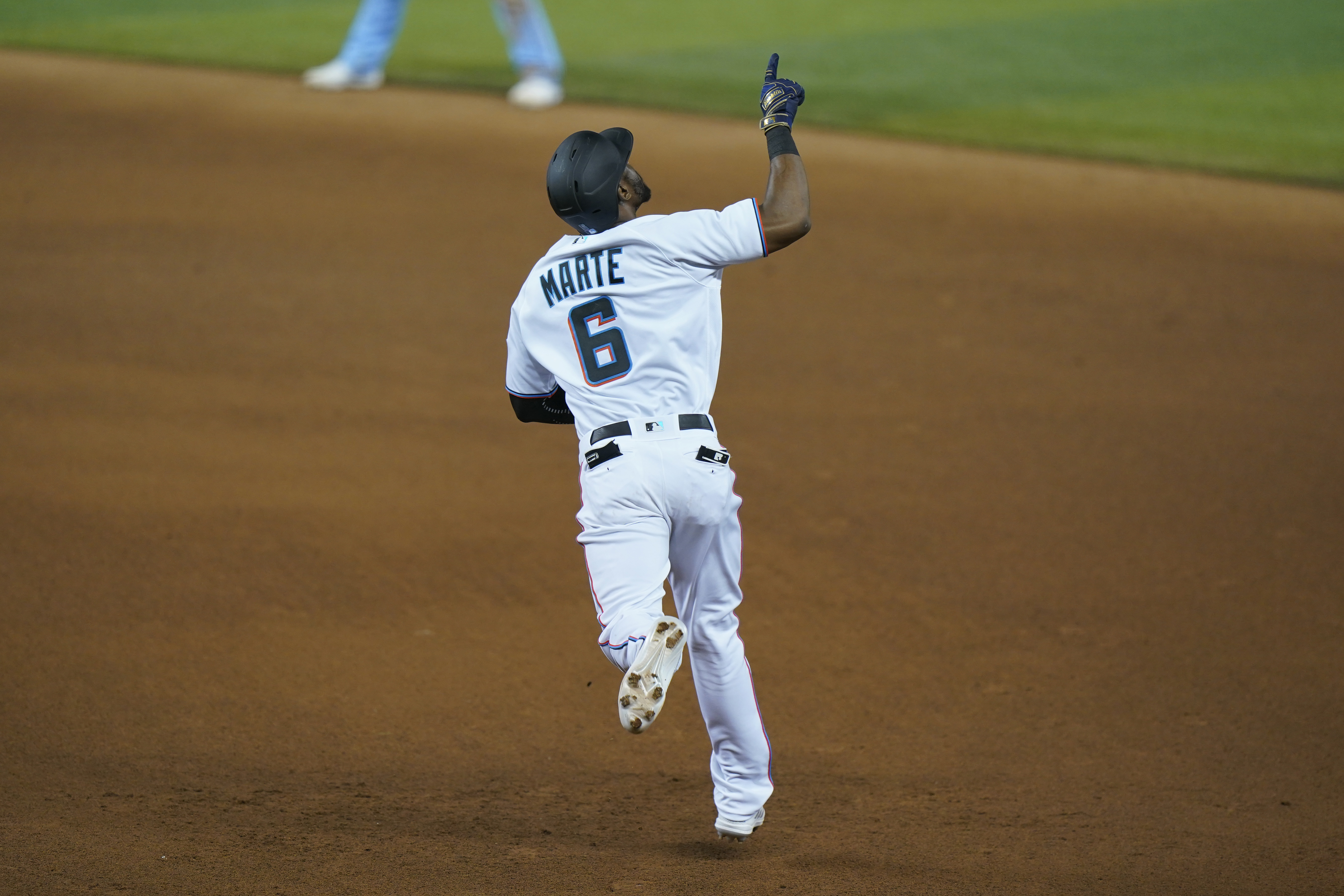 Marte's homer gives Marlins 3-2 win over Blue Jays