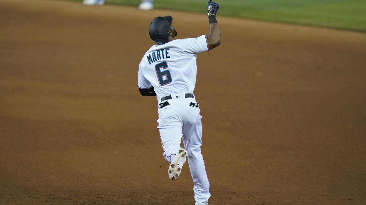 Marte's homer gives Marlins 3-2 win over Blue Jays