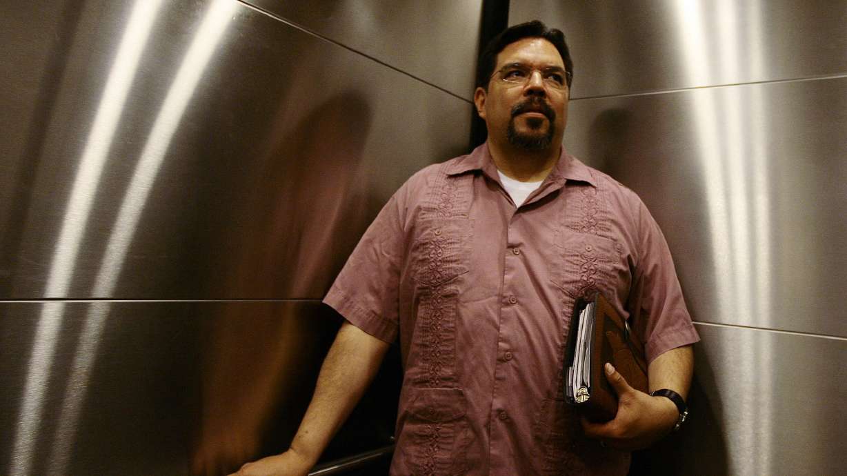 Michael Clara, a Salt Lake City council candidate, talks about his campaign during a meeting in Salt Lake City Wednesday, August 10, 2011. (Brian Nicholson, El Observador de Utah)