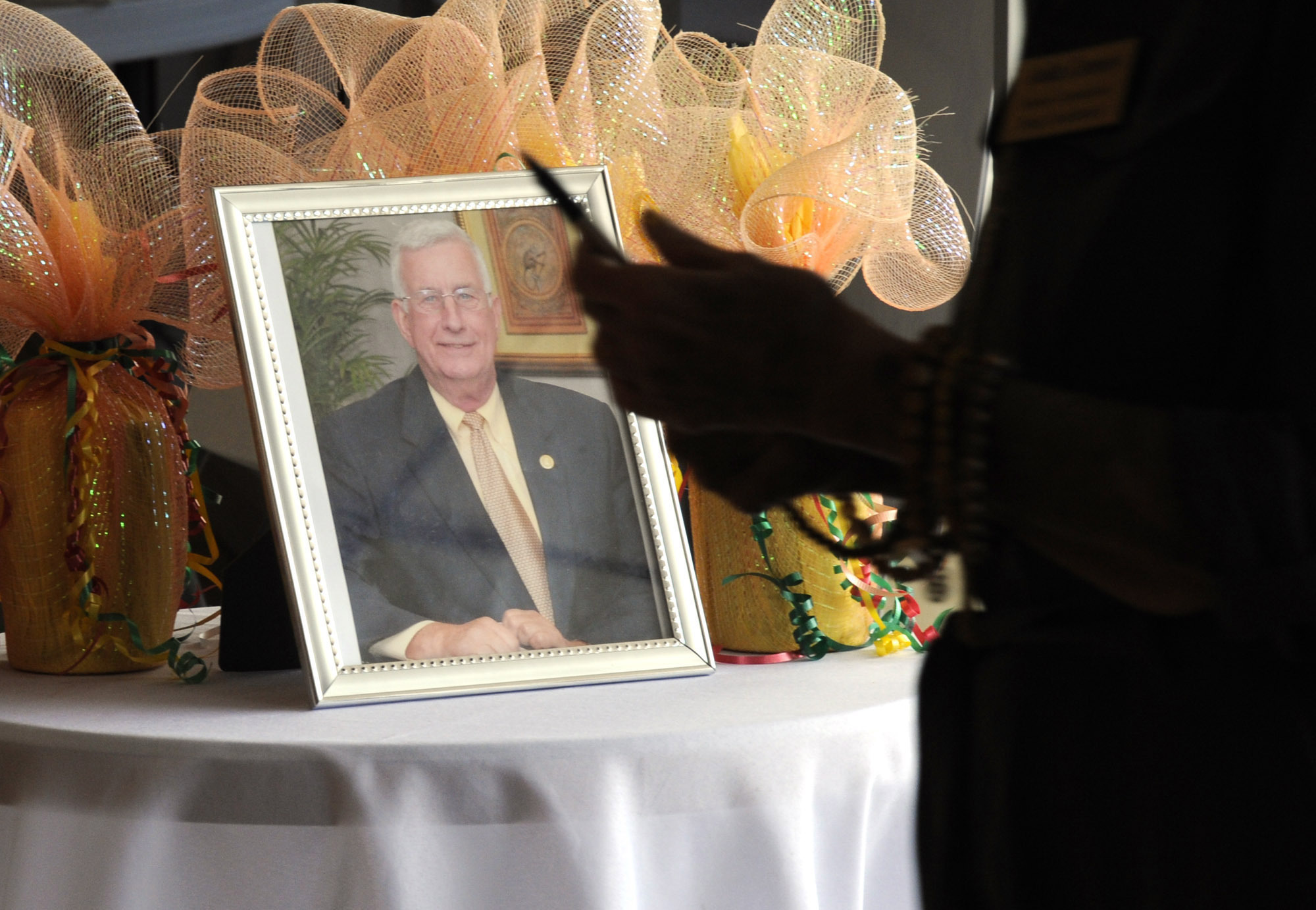 Death of longtime mayor from COVID-19 stuns Alabama town