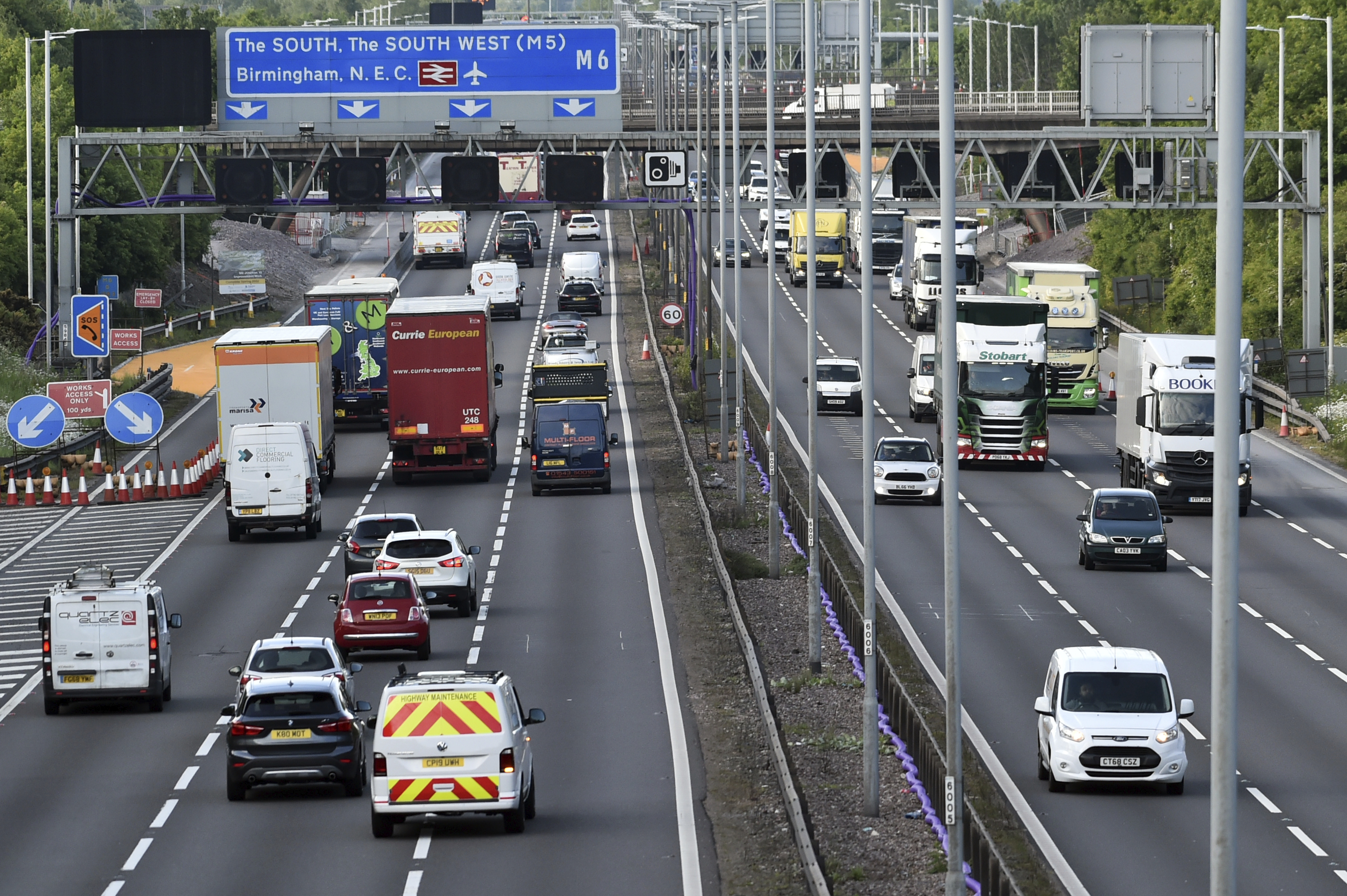 Freight firms warn of Brexit disruption amid UK-EU deadlock