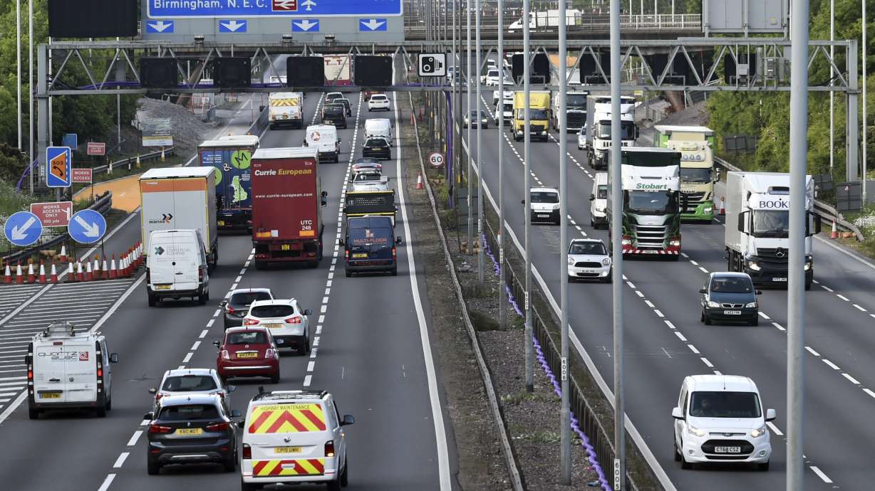 Freight firms warn of Brexit disruption amid UK-EU deadlock