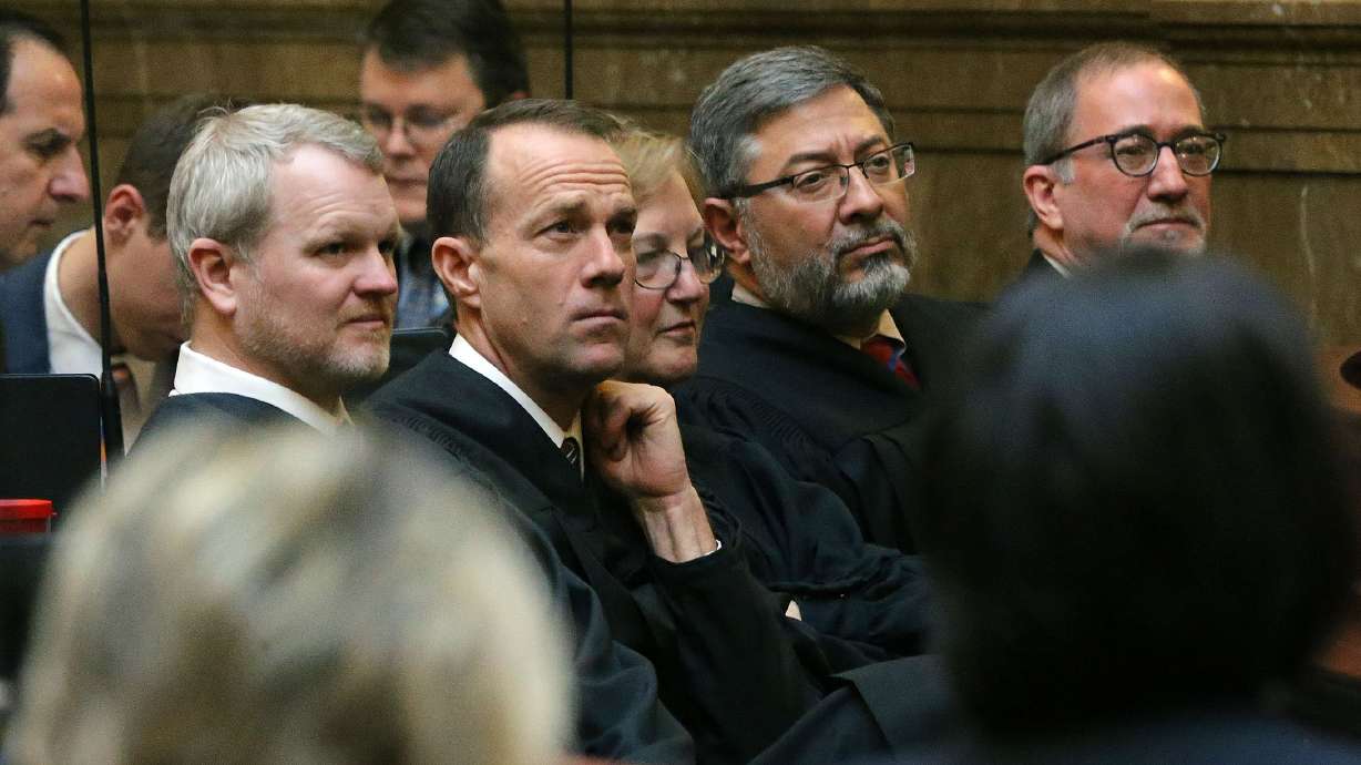 Sen. Mike Lee, brother Thomas Lee still on Trump’s potential Supreme Court nominee list