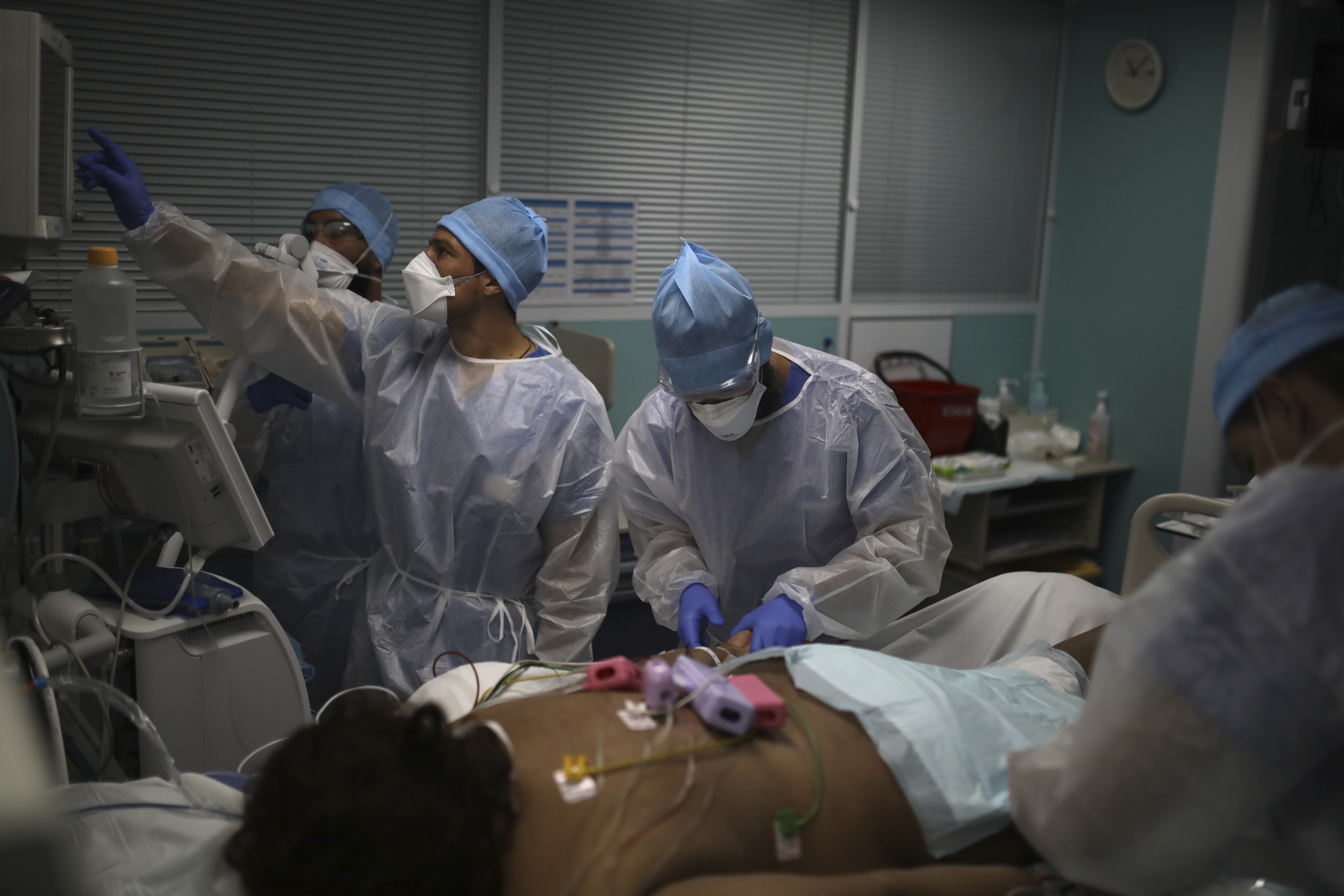 COVID beds fill up as virus pressure builds in Marseille