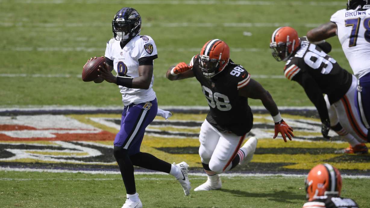 Jackson throws 3 TD passes for Ravens in 38-6 rout of Browns