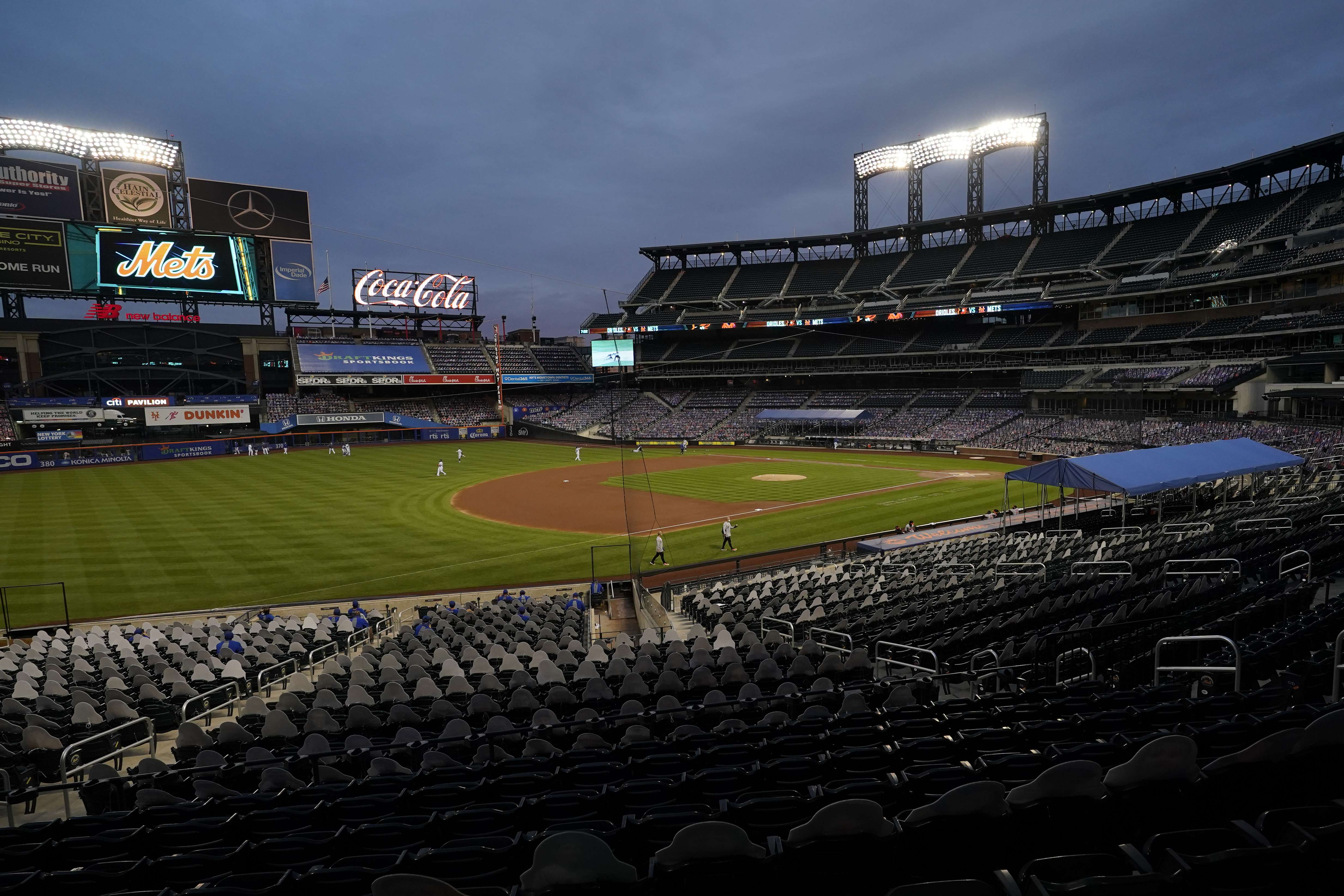 Billionaire hedge fund manager Cohen agrees to buy Mets