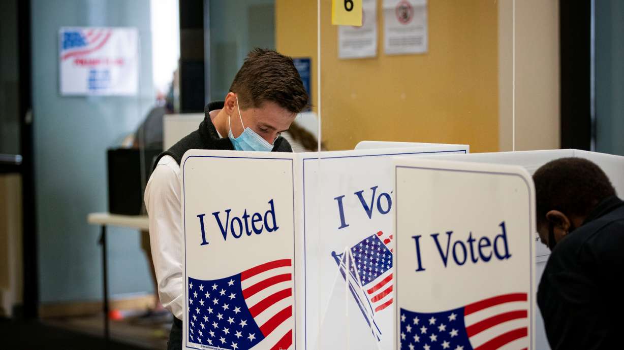A man wears a face mask as he votes at an early voting site in Arlington, Virginia, U.S., Sept. 18, 2020. REUTERS/Al Drago
