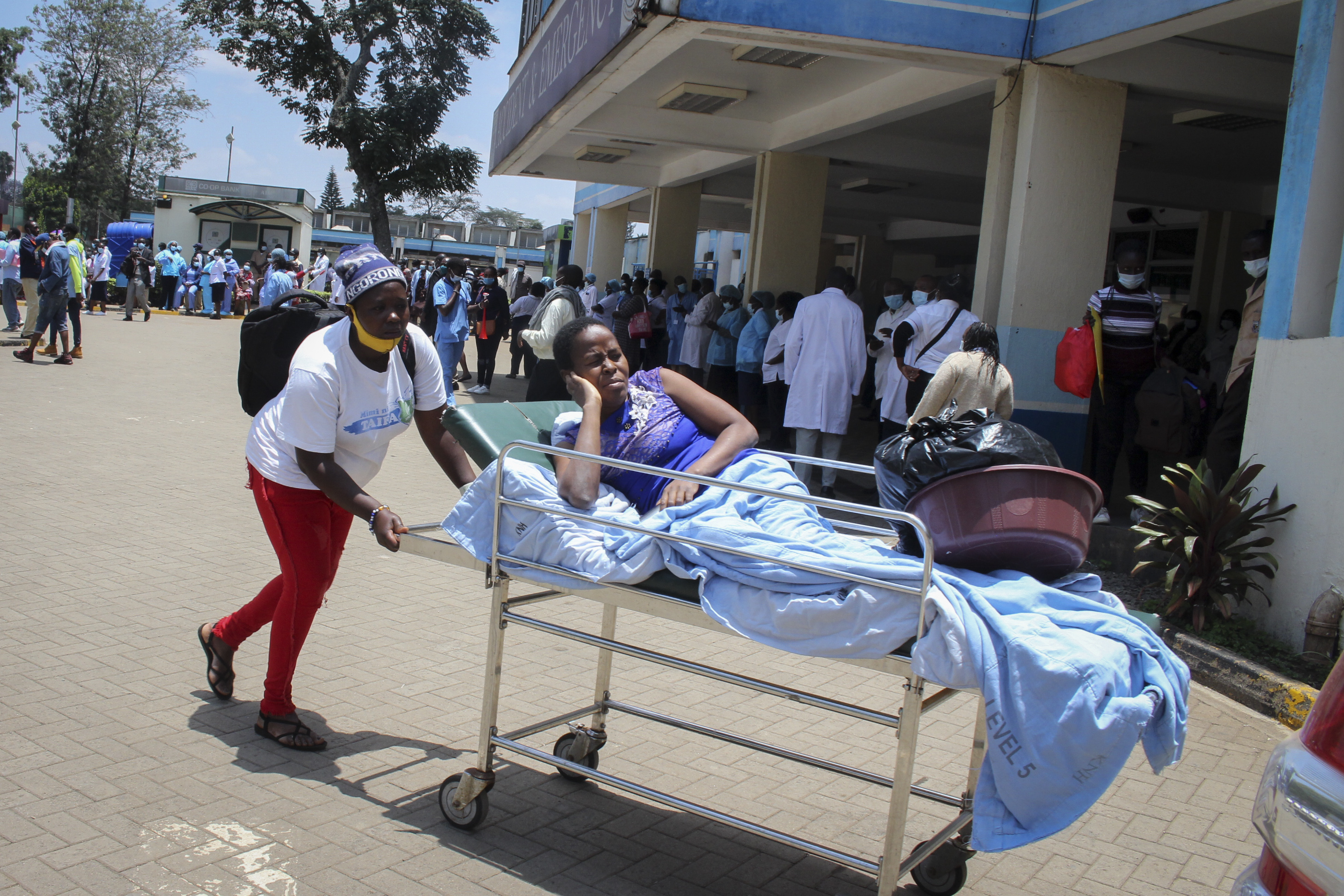 1 person dies as Nairobi hospital workers strike in Kenya