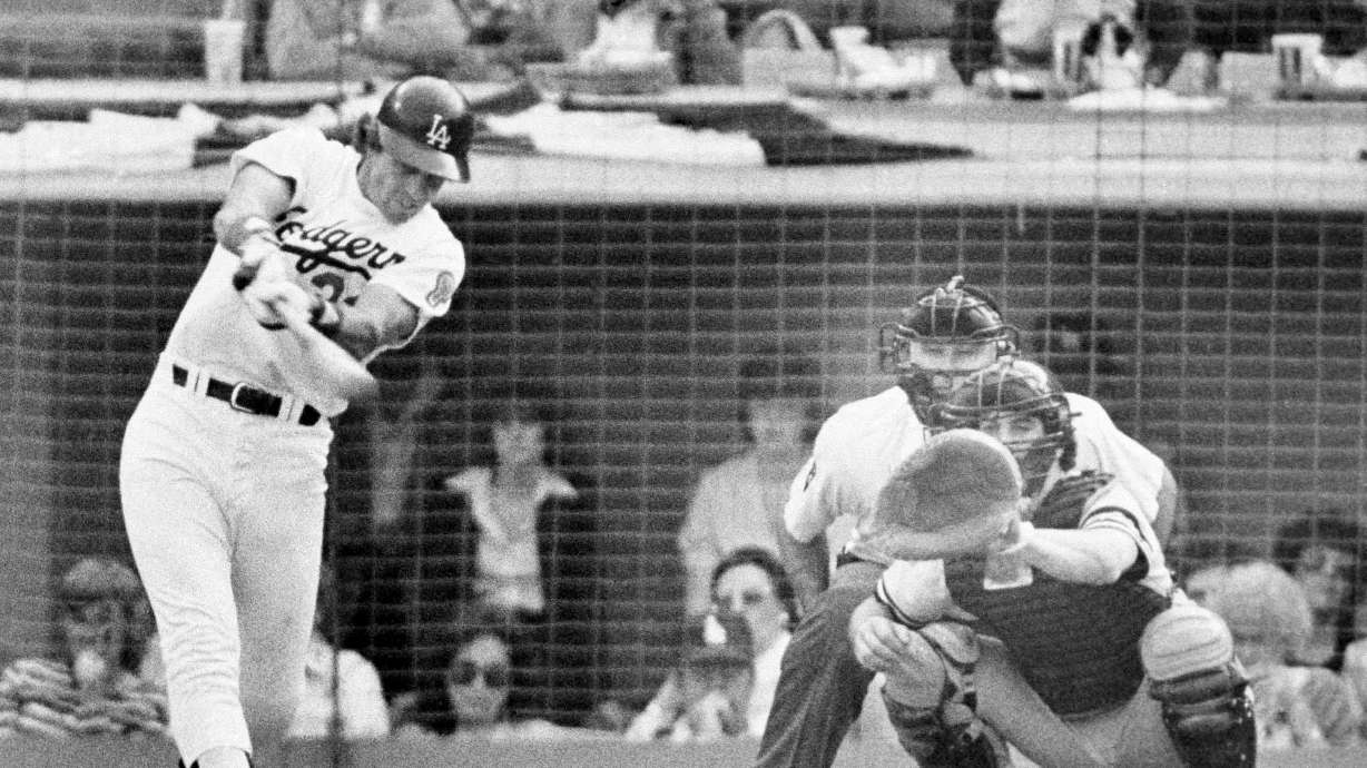 Johnstone, 2-time WS champ and popular prankster, dies at 74