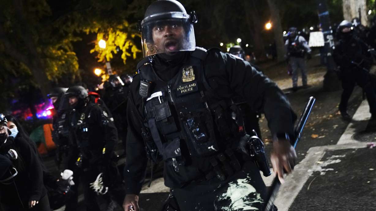 Portland mayor spars with US on deputized police officers