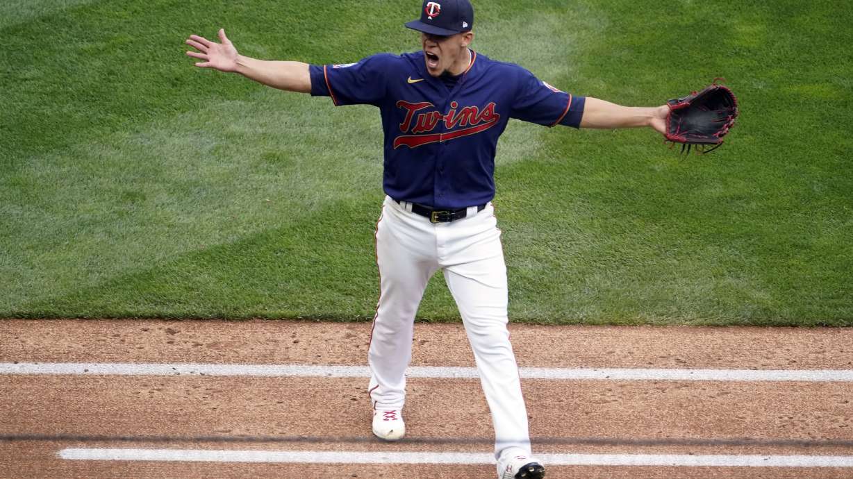 Astros sweep as Twins lose 18th straight in playoffs