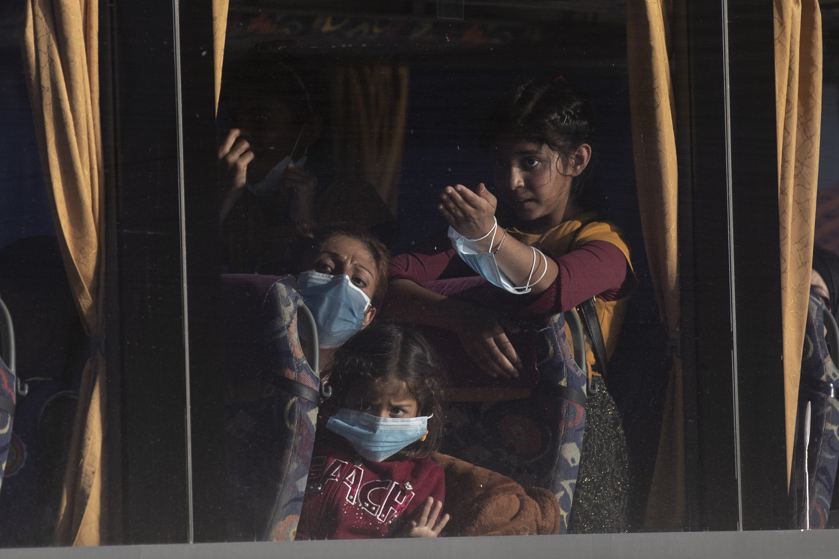 Dutch activists want to airlift migrants off Greek island