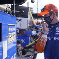 Dixon's struggles open door to Newgarden for IndyCar title