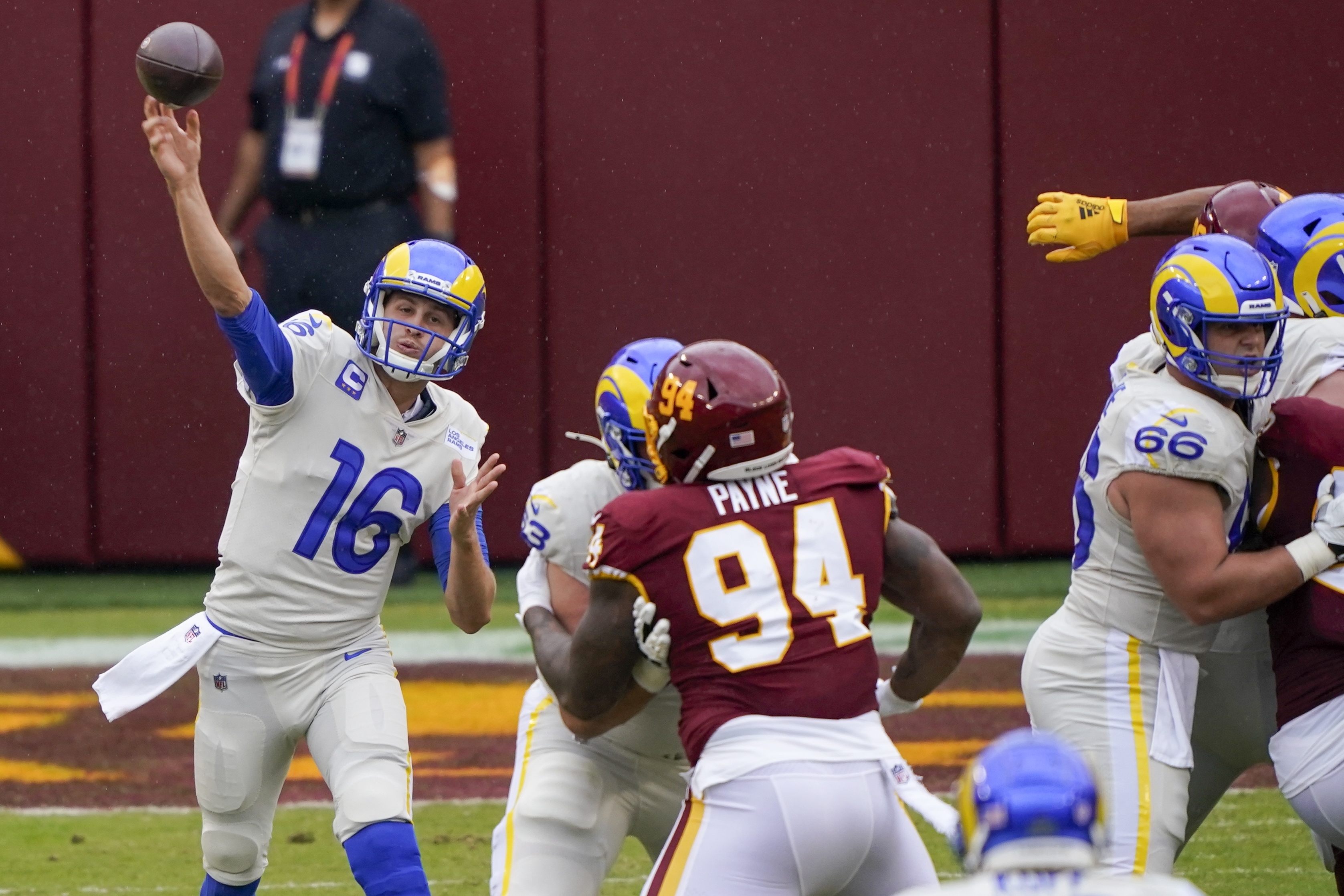 Smith returns as Goff-led Rams beat Washington to get to 4-1