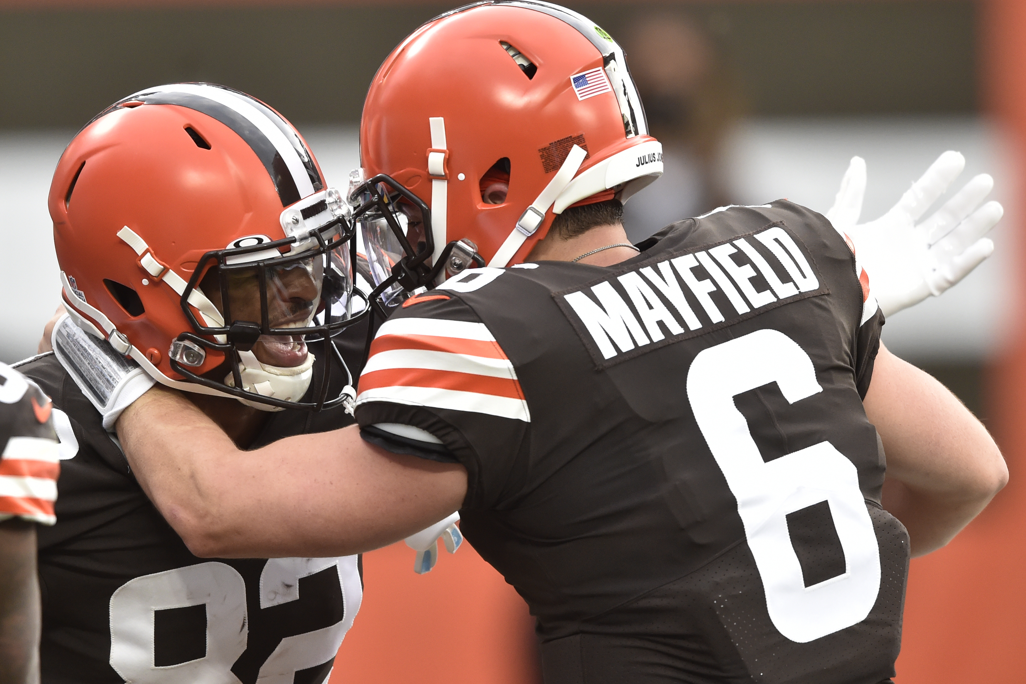 Mayfield throws 2 TDs, Browns hold off Colts to move to 4-1 