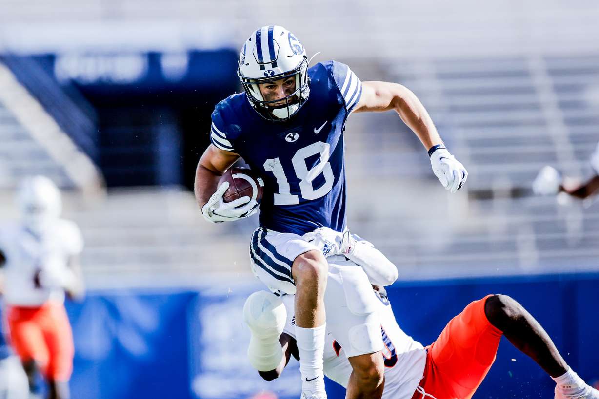 Gunner Romney catches the ball in the third quarter of BYU's game againstUTSA at Lavell Edwards Stadium, October 10, 2020.