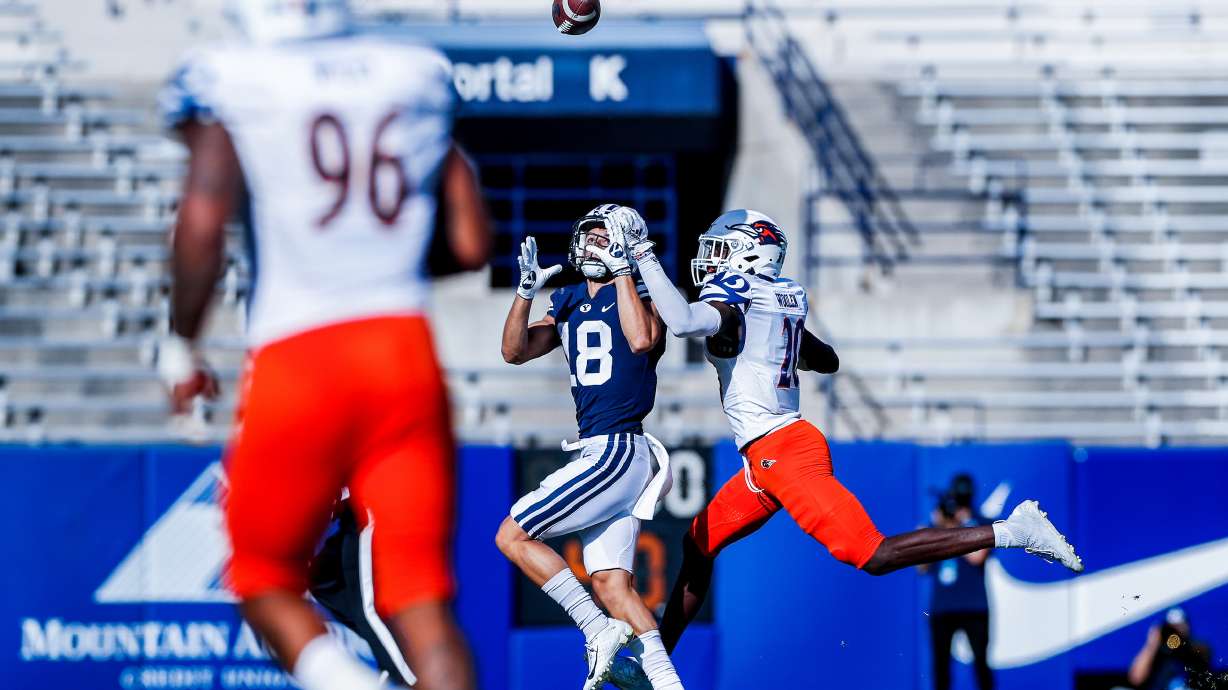 (#18) Gunner Romney playing catches the ball in the third quarter. BYU played UTSA at Lavell Edwards Stadium in Provo, Utah on October 10, 2020.
2020 BYU Football vs UTSA
Photo by Jaren Wilkey/BYU
© BYU PHOTO 2020
All Rights Reserved
photo@byu.edu (801)422-7322