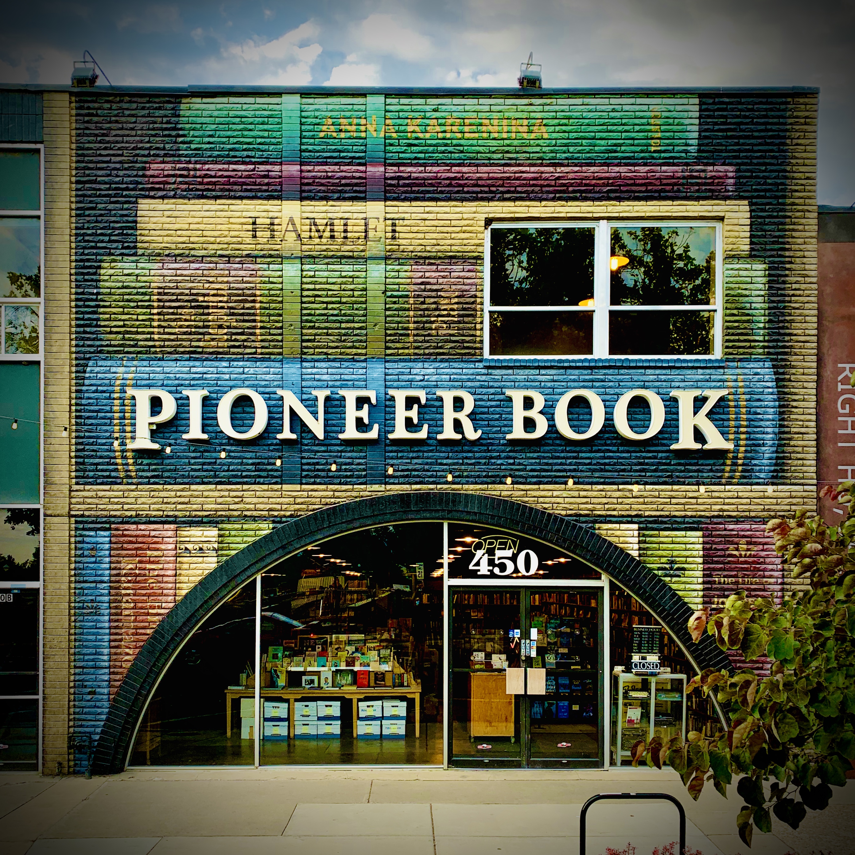 Despite economic toll of pandemic on independent bookstores, Pioneer Book is thriving