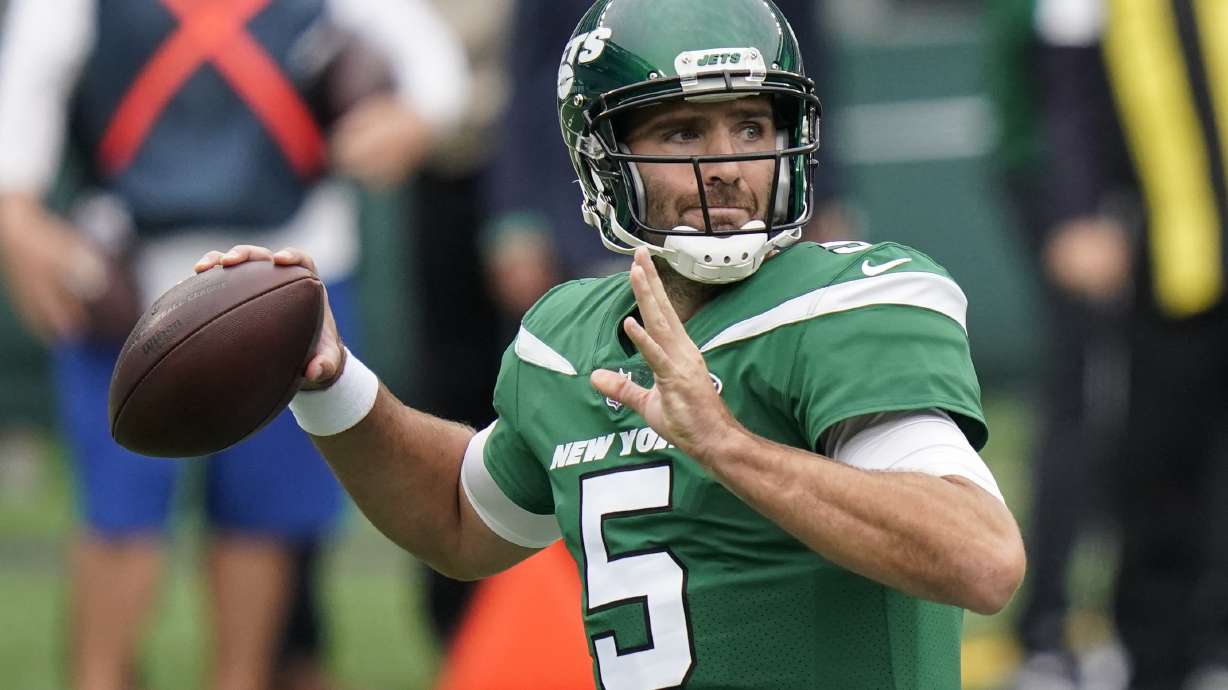 New York Jets quarterback Joe Flacco passes during the first half of an NFL football game against the Arizona Cardinals, Sunday, Oct. 11, 2020, in East Rutherford.