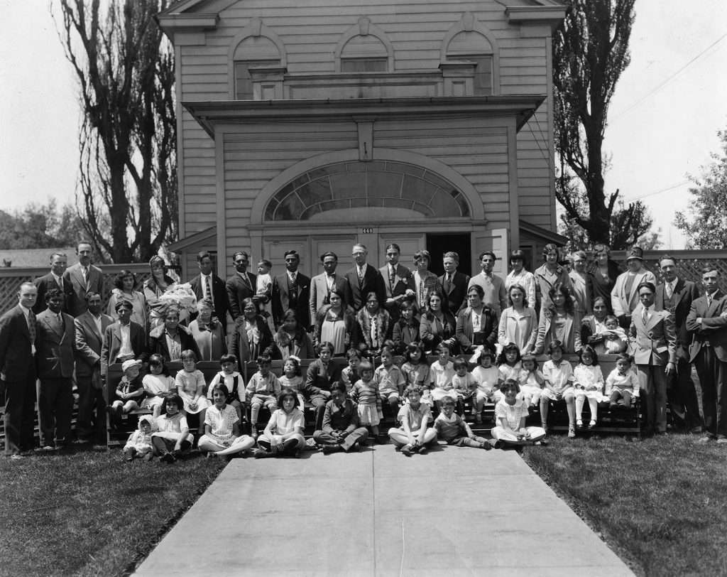 Members of The Church of Jesus Christ of Latter-day Saints
Spanish-speaking branch in the 1920s.