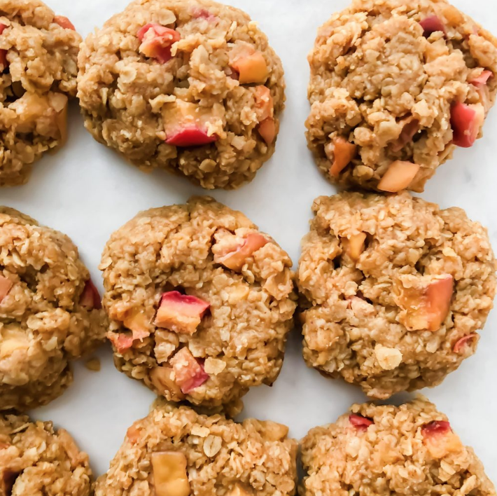Apple Cinnamon No-Bake Cookies via registered dietitian Alena Kharlamenko
