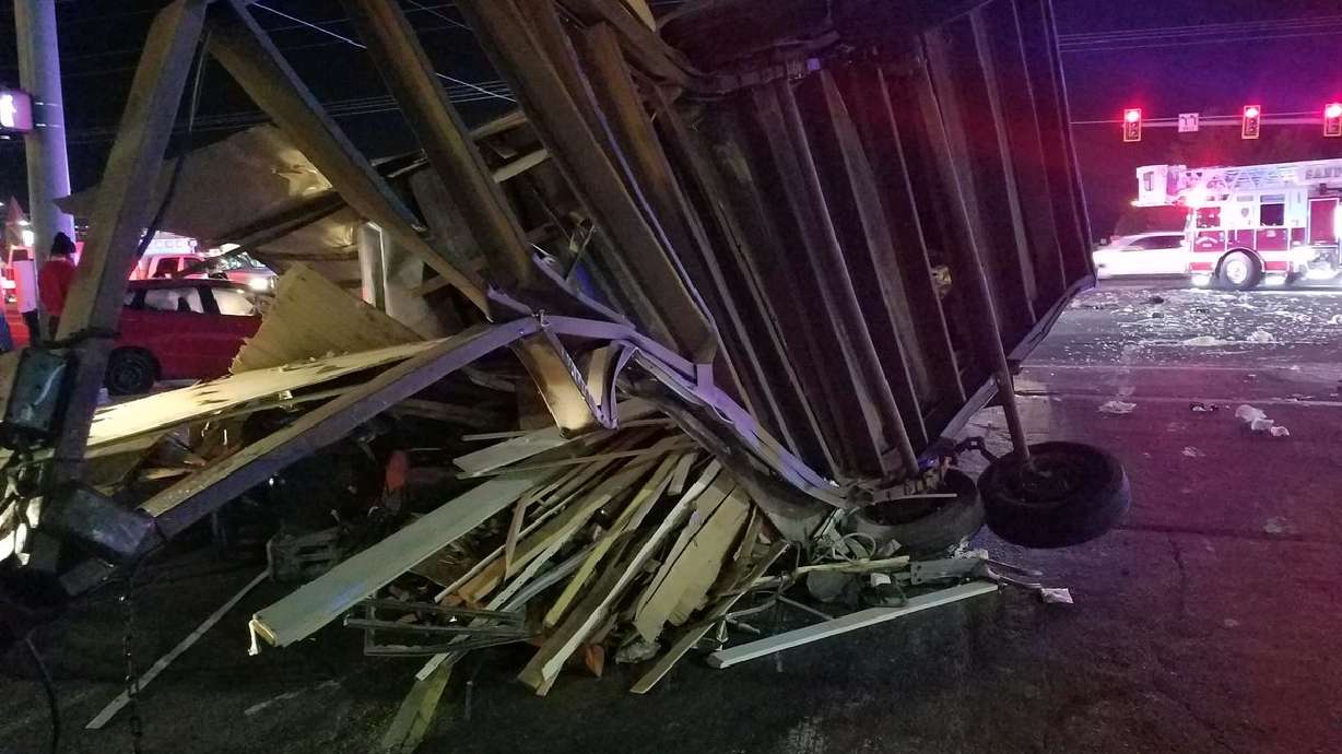 Police: Woman in stolen vehicle runs red light, causes multivehicle crash, delays in Sandy