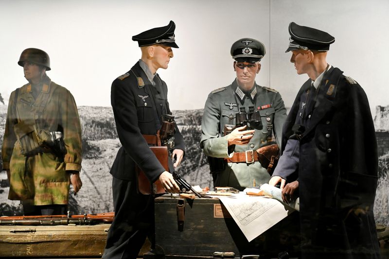 Uniforms of the Third Reich – Collector Bookstore