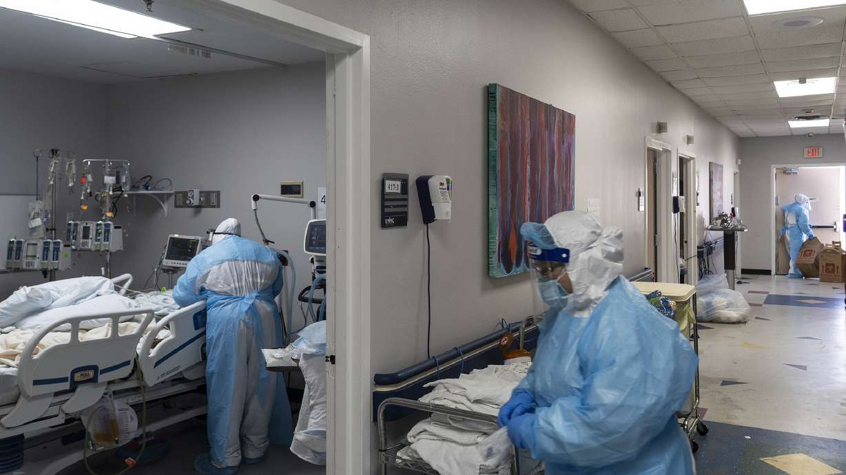 Medical staff members work in the COVID-19 intensive care unit (ICU) at the United Memorial Medical Center on Oct. 31 in Houston, Texas. According to reports, Texas has reached over 916,000 cases, including over 18,000 deaths.