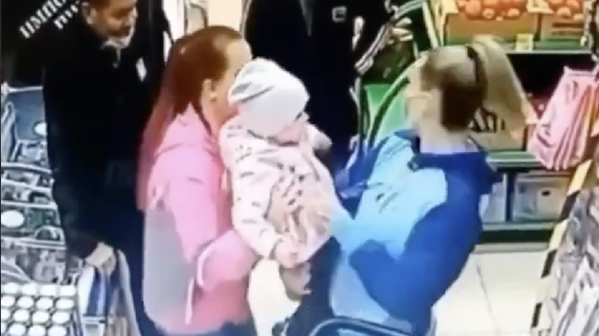 Have You Seen This? Mom nearly takes the wrong toddler from the grocery store