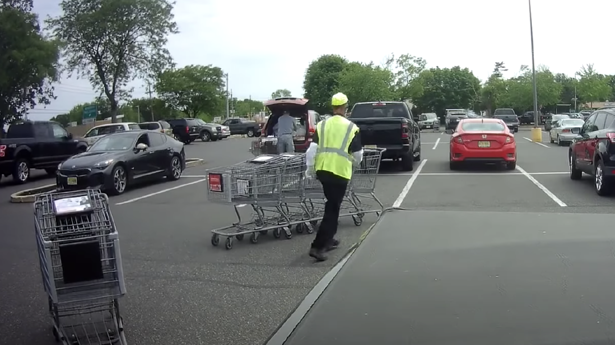 Have You Seen This? This poor supermarket employee cannot win