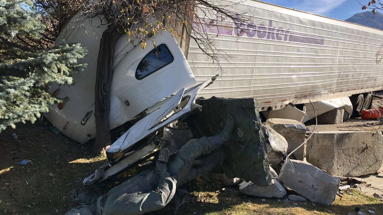 Driver hospitalized after semitruck loses brakes in Parleys Canyon, crashes into monument