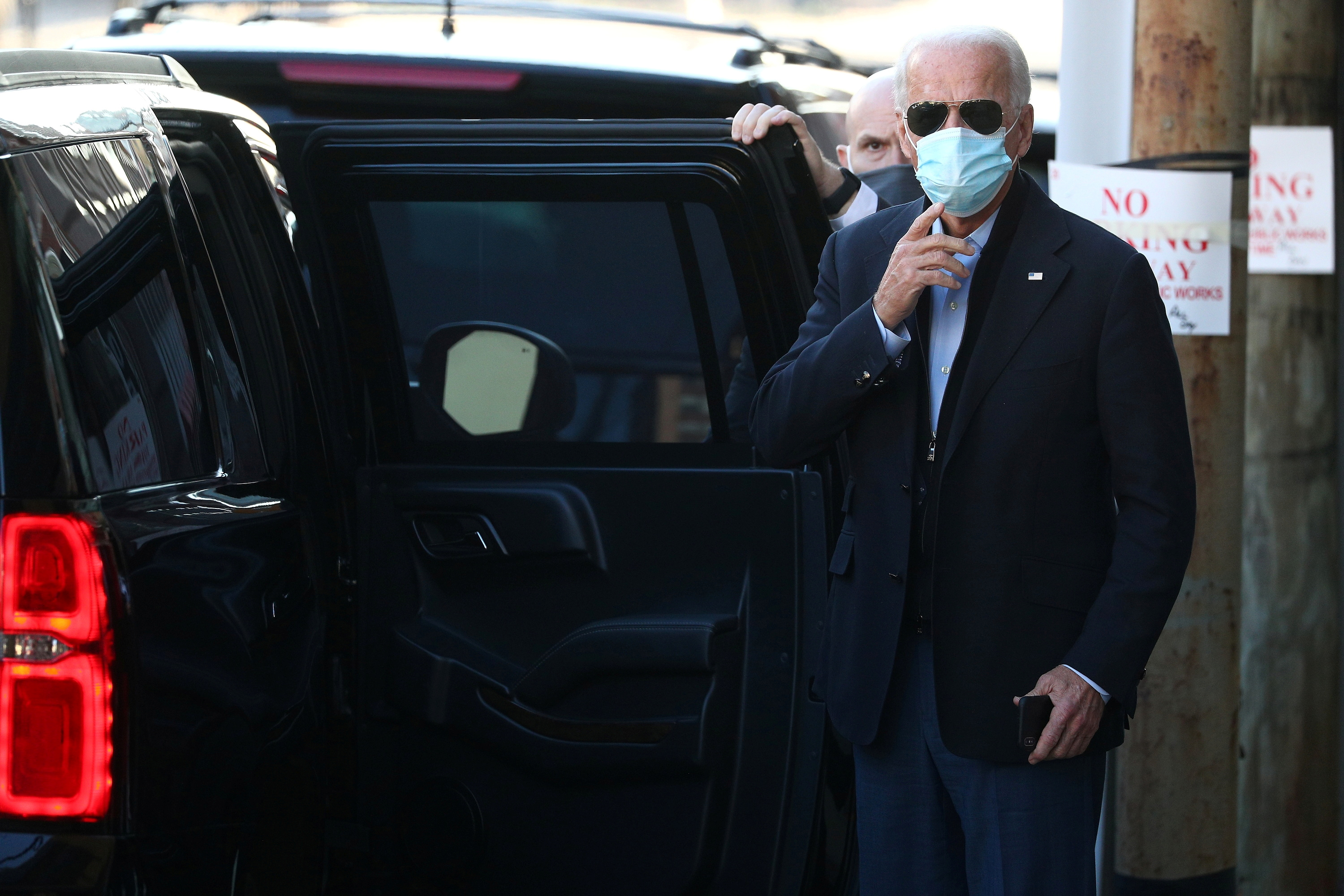 Amid coronavirus spike, pressure grows on US agency to approve Trump-to-Biden transition