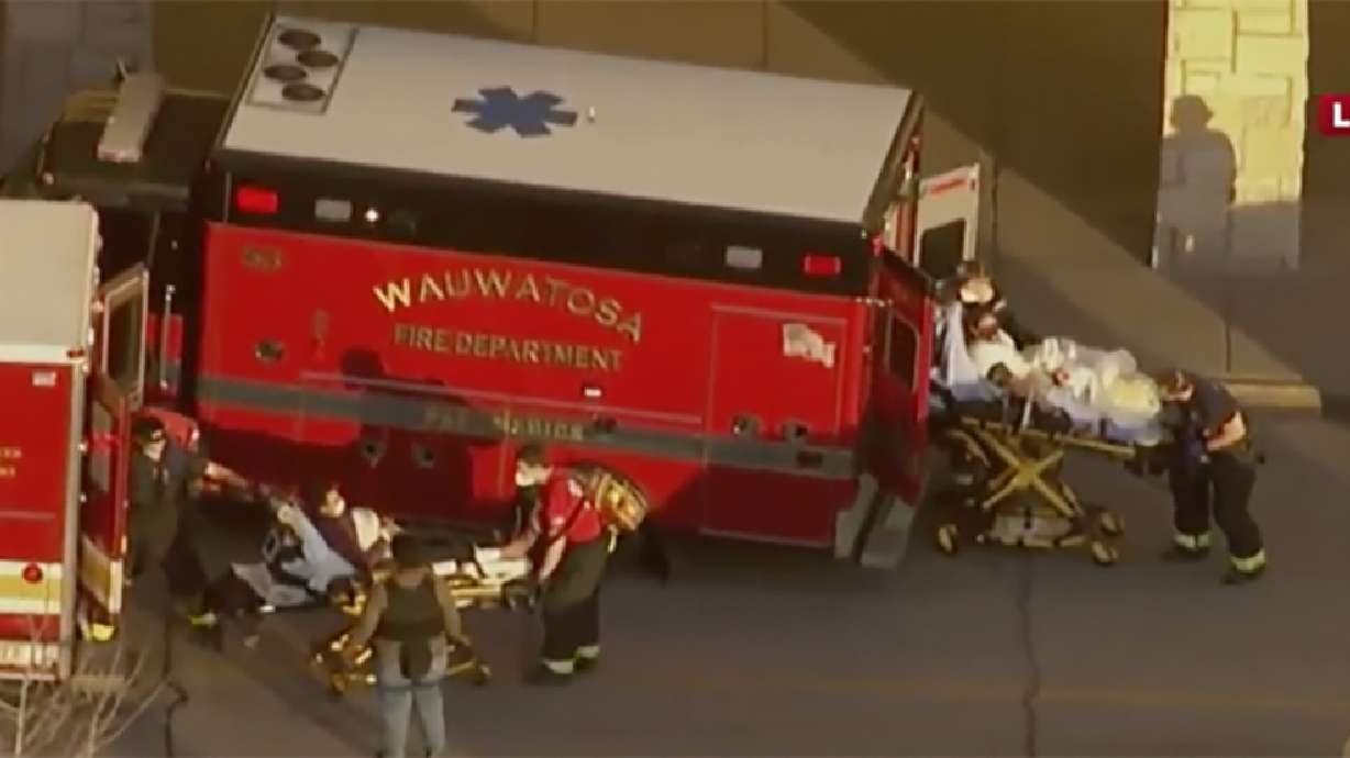 Mayor: Wisconsin mall shooting injuries not life-threatening