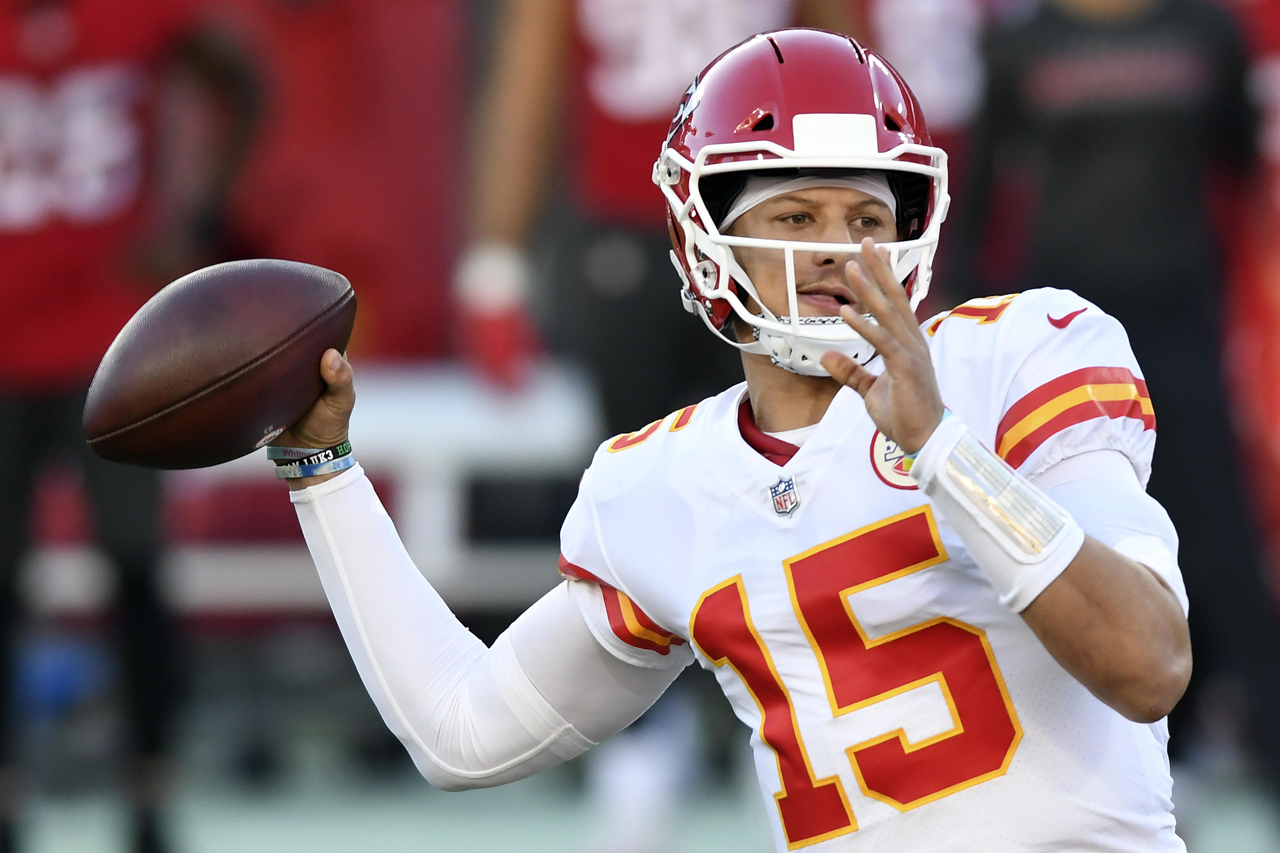 Mahomes, Hill light up Bucs, Chiefs hold on vs. Brady 27-24