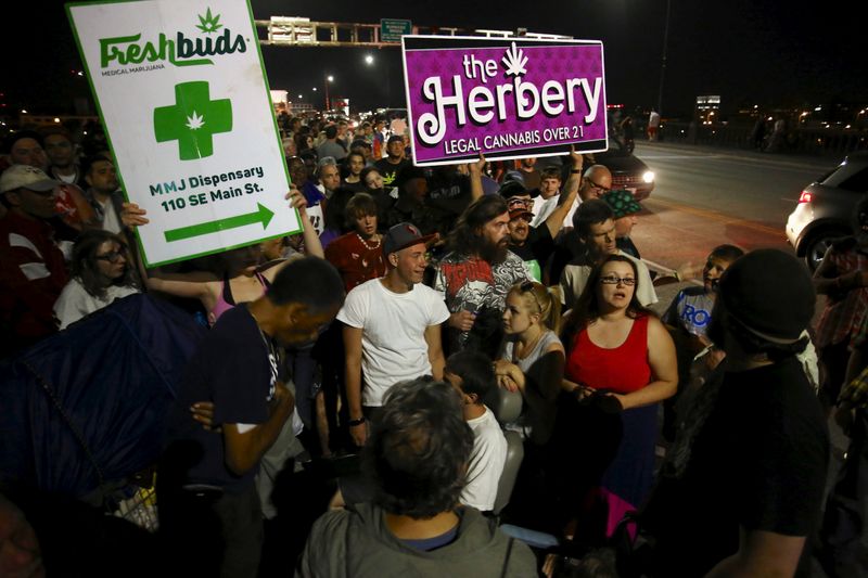 FILE PHOTO: Marijuana enthusiasts gather after midnight to celebrate the legalization of recreational use of marijuana in Portland, Oregon July 1, 2015. REUTERS/Steve Dipaola