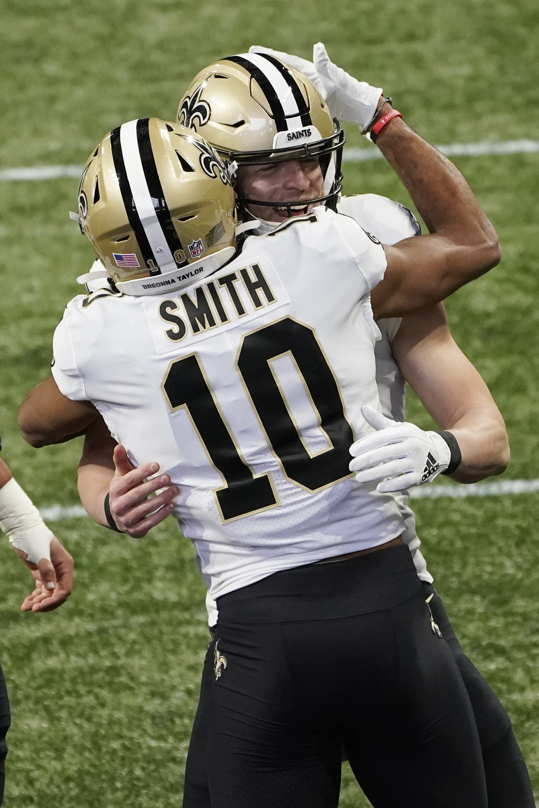 Taysom Hill runs for 2 TDs, lifts New Orleans Saints to win in 1st