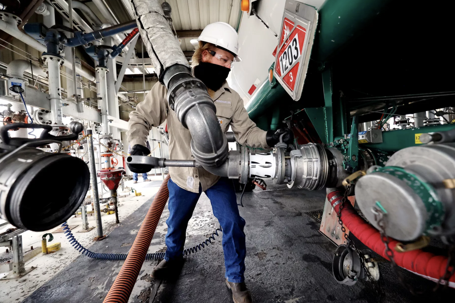 Utah officials celebrate another refinery now producing cleaner 'Tier 3' fuel for cars