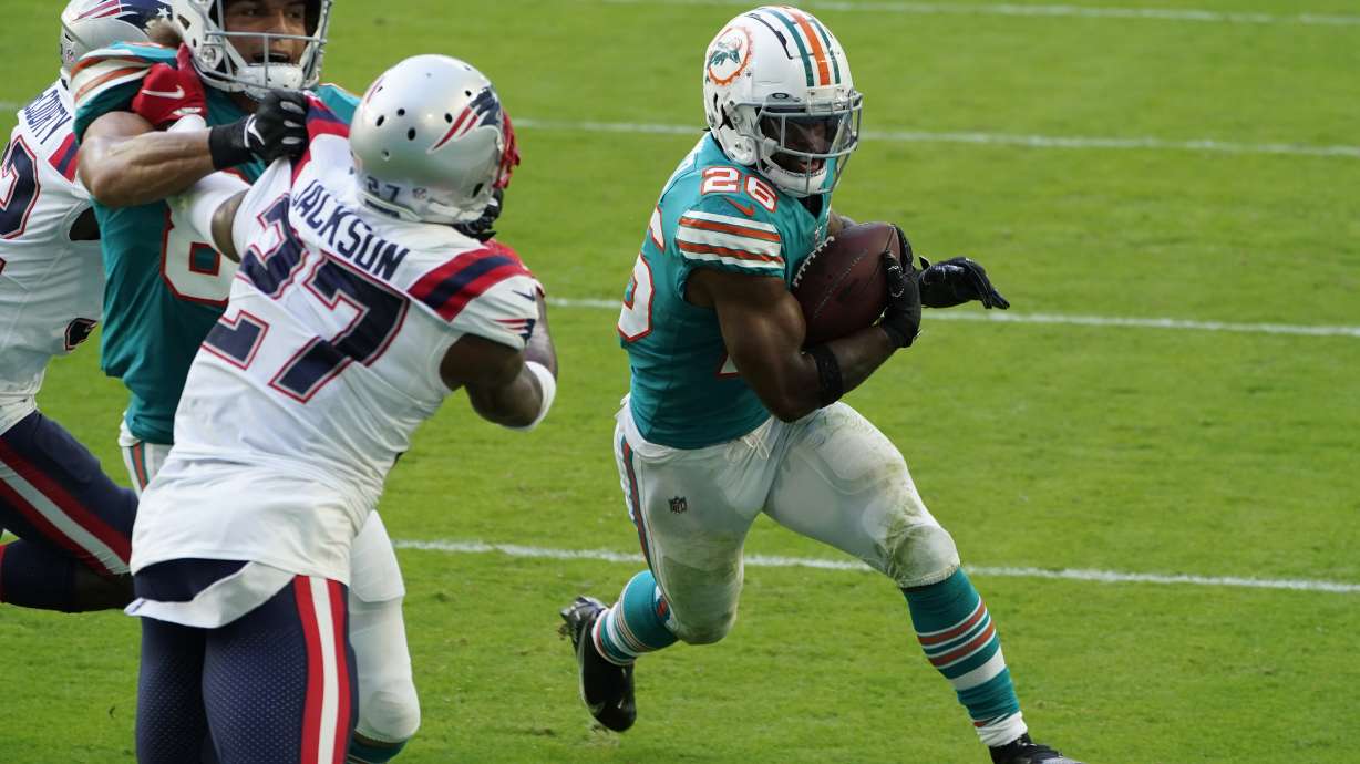 Dolphins eliminate Patriots from playoff race with 22-12 win