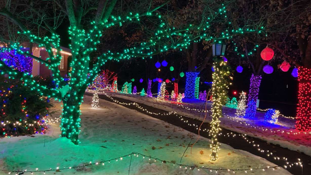 Map: Here's your guide to seeing holiday lights in Utah this year