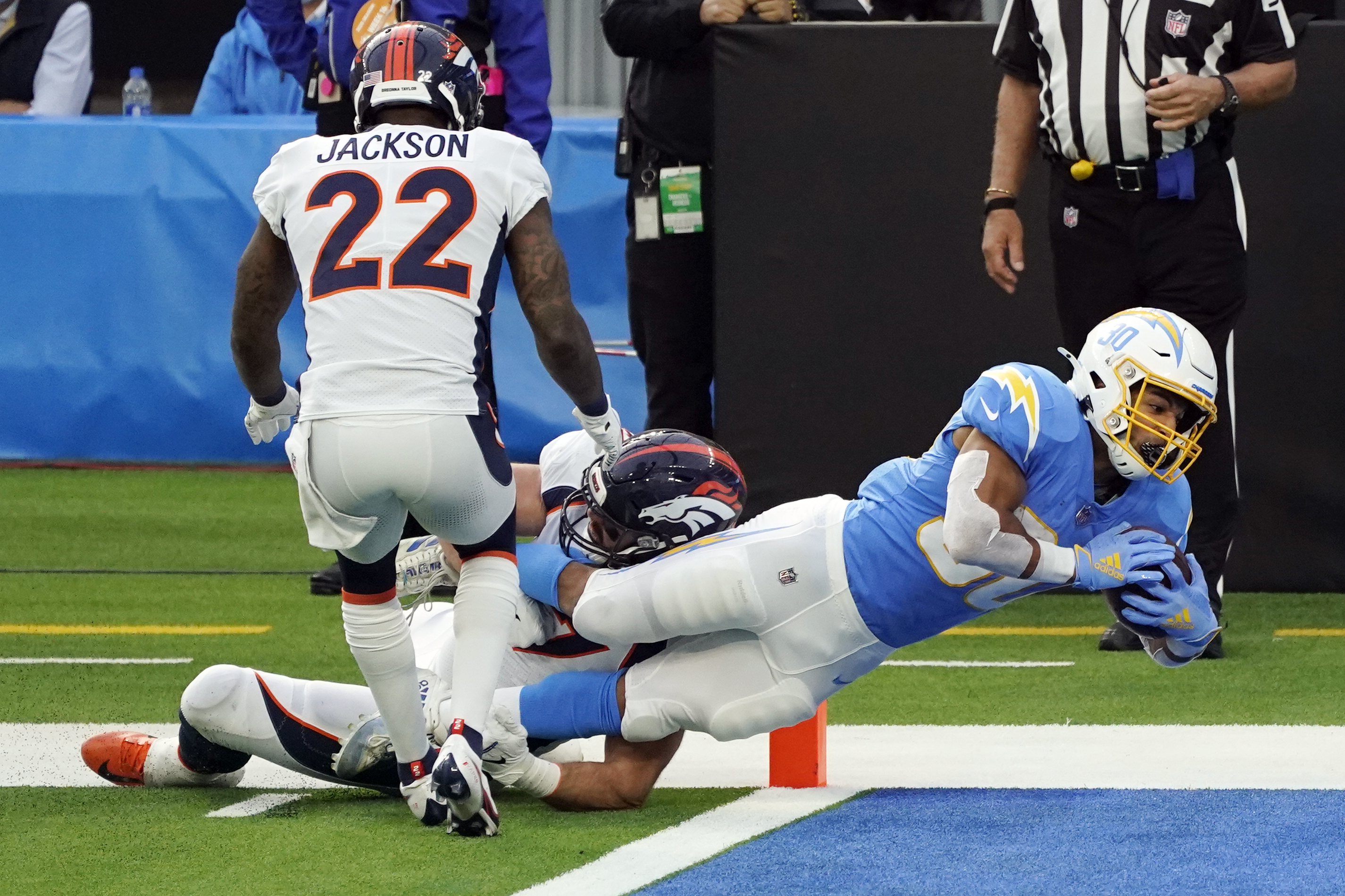 Chargers win third straight as Herbert sets rookie TD mark