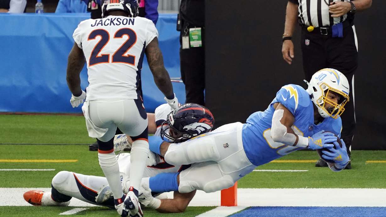 Chargers win third straight as Herbert sets rookie TD mark