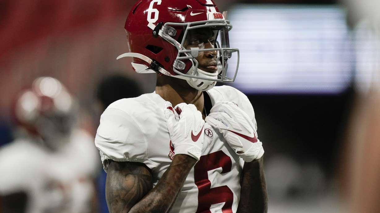 Alabama's Jones, Smith, Harris lead 6 Tide AP All-Americans