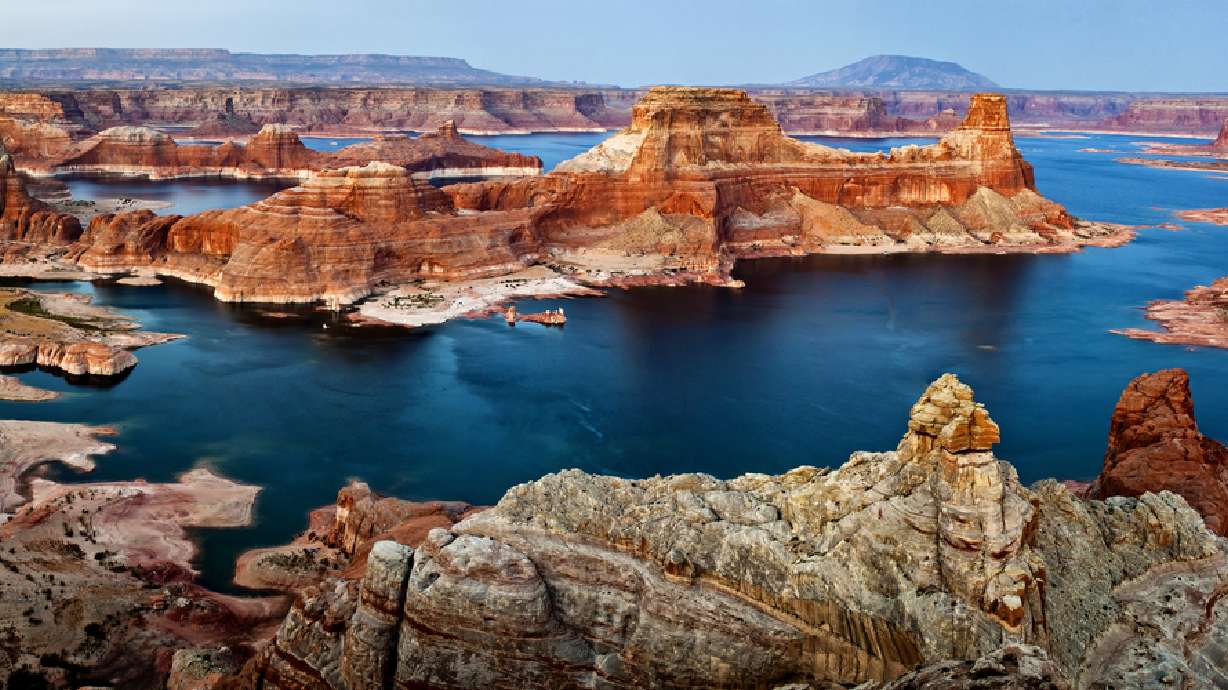 7 reasons a yacht on Lake Powell is the perfect cure for COVID isolation
