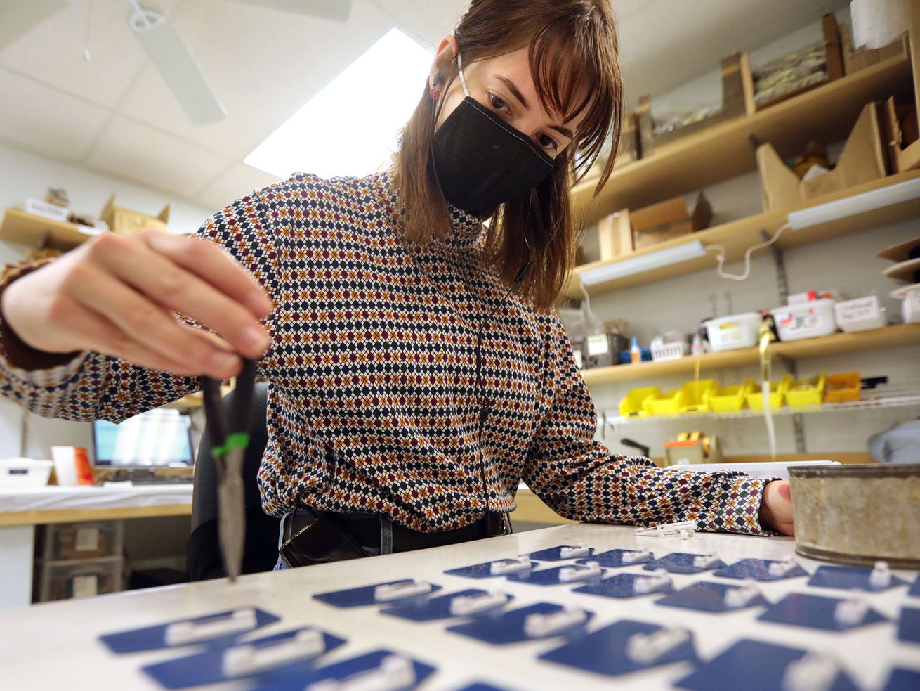Amanda Kelly, a finisher at Naag Tag, attaches pins to
custom name badges at Naag Tag in West Jordan on Wednesday, Jan. 6,
2021.