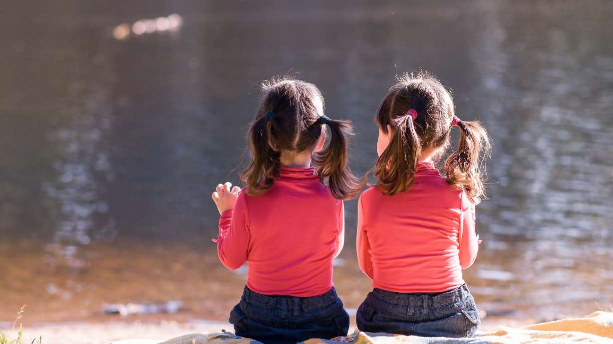 Researchers in Iceland have discovered genetic differences that begin at the early stages of embryonic development in twins.