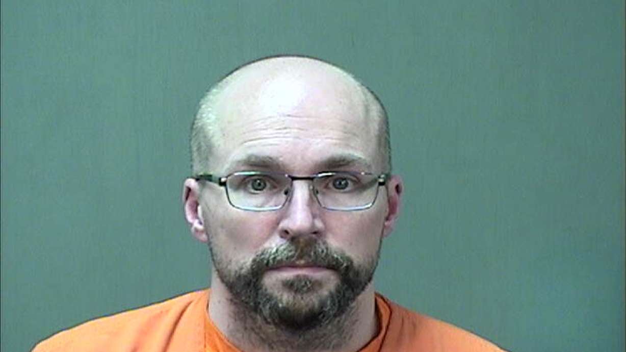 Pharmacist charged in COVID-19 vaccine case to plead guilty