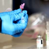 State reports 472 more COVID-19 cases, 1 death, nearly 17K vaccinations Saturday