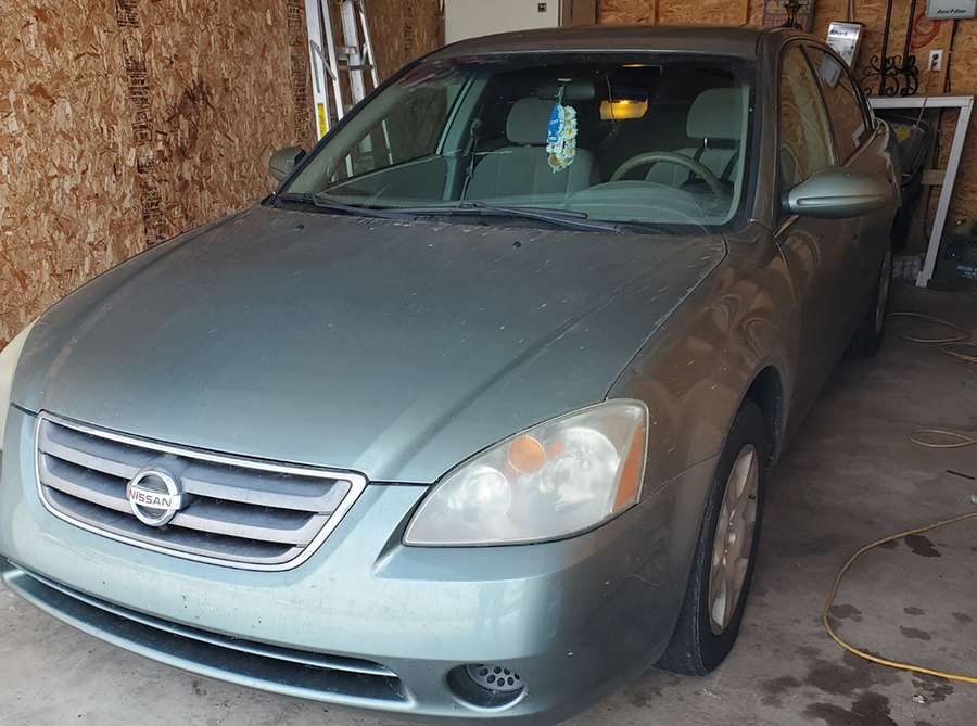 Katie Clay delivered her son in her mother’s 2003 Nissan Altima. A surprise twin was born soon after at a birthing center.